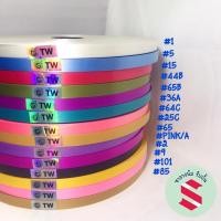 ราคา สีสวยสุดๆภาพสีชุดที่2 ริบบิ้นเนื้อทราย TW เบอร์2กว้าง 12มิลยาว350หลา เหมาะใช้พับเหรียญโปรยทาน หรือ ทำโบว์ติดของขวัญ (8012681361)