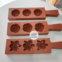ราคา พิมพ์ทองเอก สัมปันนี ขนมโก๋ 3 ช่อง ชิ้นขนม 4 cm. อาลัว พิมพ์ถั่วกวน ข้าวตู วากาชิ โมจิ บัวหิมะ (5008609136)