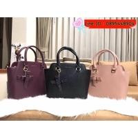 ราคา กระป๋า Charles&Keith trapeze bagกระเป๋าถือหรือสะพาย ทรงสวย อยู่ทรง หนังลายคาเวียร์ (941957992)