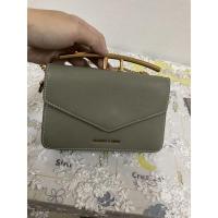 ราคา กระเป๋า Charles & Keith 7 นิ้ว มือสอง ของแท้ (22315402289)