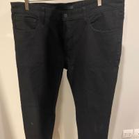 ราคา กางเกงยีนส์สีดำ UNIQLO ไซส์ 36 (5841898674)
