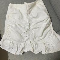 ราคา กระโปรงสั้น สีขาว เเต่งระบายปลาย มีซับใน (18574943177)