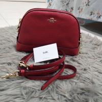 ราคา coach bag แท้ (used like new) กระเป๋าสะพาย สีแดง เป็นหนังนะคะ ใบเล็กน่ารัก (22455140803)