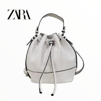 ราคา ■BRAND :ZARA รุ่น LINED BUTTON MAXI BUCKET BAG ZaraZARA White Bucket bag with Drawstring knot closure (20665600383)