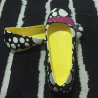 ราคา รองเท้า สวม หุ้มส้น crocs w8 สภาพใหม่ (1756466575)