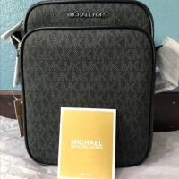 ราคา Michael Kors Jet Set Travel Crossbody Logo Black 35H9GTVC1B แท้100% ฟรีส่ง (3619686343)