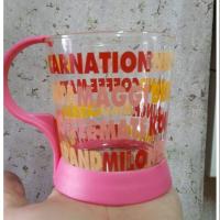 ราคา แก้วน้ำหลายแบบ ทั้งแก้วน้ำใส มีหูและฐานเป็นพลาสติกกันร้อน และแก้วน้ำใสลายแฟนต้า (1708612263)