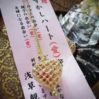 ราคา เครื่องรางญี่ปุ่น เครื่องรางหัวใจ บูชาจากวัดอาซากุสะ เป็นเครื่องรางความรัก ตัวหัวใจเป็นโลหะชุบทองคำ 18k (8879876383)