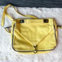 ราคา Boyy Messenger Bag สีเหลือง (used) (22129931616)