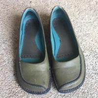 ราคา รองเท้า Clarks สีเขียว (1917935917)