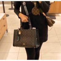 ราคา COACH ZOE CARRYALL IN SIGNATURE CANVAS (COACH F69075)รูปสินค้าจริงสอบถามก่อนทำการสั่งซื้อคะ (11461515512)