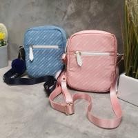 ราคา กระเป๋า Guess Allover Logo Pancake Crossbody (5520766027)