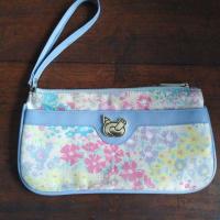 ราคา กระเป๋า KLOSET คล้องมือ มือสอง ของแท้ (2764857500)