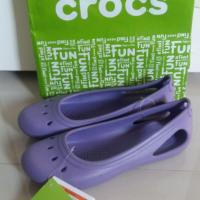 ราคา รองเท้า Crocs Size J6 (เทียบเท่า Size W8) ของใหม่ ของแท้ ป้ายห้อย (994214032)