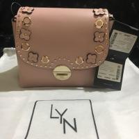 ราคา กระเป๋าสะพาย LYN ของแท้ (2354043026)