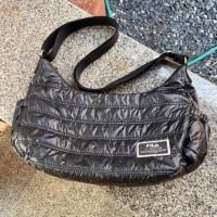 ราคา ✅ ส่งฟรี / กระเป๋า Fila มือสอง/used แท้ (7425422713)