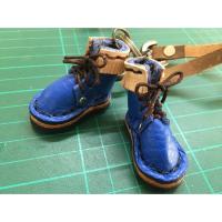 ราคา พวงกุญแจรองเท้าจิ๋วหนังแท้ (1908169560)