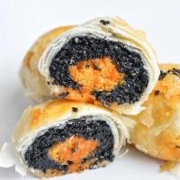 ราคา ขนมเปี๊ยะไส้งาดำไข่เค็มและงาดำล้วน (12133765547)