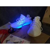 ราคา yeezy boost 350 v2 สีขาว แท้ % (2514273288)