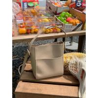 ราคา Vi700 กระเป๋าสะพายข้างทรงบักเก็ต หนังPUนิ่มแบบด้าน ใบเล็ก สายปรับระดับได้ เข้าได้กับทุกลุค (2สี ดำ,ครีม) (23849096917)