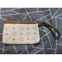 ราคา กระเป๋าคล้องมือ MCM แท้ มือสอง (4753812629)