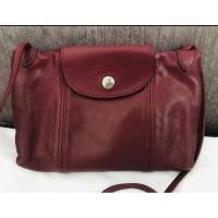 ราคา longchamp cuir mini crossbody หนังแกะสีเลือดหมู มือสองสภาพดีค่ะ (4549474168)