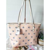 ราคา COACH City Zip Tote With Bell Flower Print รุ่น F73203 (7341347907)