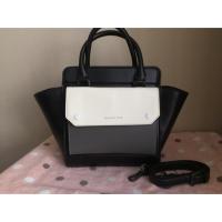 ราคา Charles&Keith โทน3สี(ขาว ดำ เทา) (1744048760)
