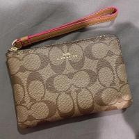 ราคา Coach แท้ กระเป๋าสตางค์คล้องมือ F39213 (3259258868)