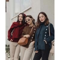 ราคา ส่งต่อ DailySquad Setสเวตเตอร์ผ้าวูลผสมขนแกะแท้ สีเบจพร้อมผ้าพันคอ (6096199970)