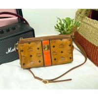 ราคา ‼️กระเป๋าทรงพอช MCMแท้ซัพสะอาด หนังสวย ขนาด 9.5” (16929037031)