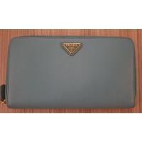 ราคา Used prada กระเป๋าตังค์สีฟ้าน้ำทะเล ใส่พาสปอร์ตได้ ของแท้ 100% (14145689513)