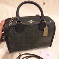 ราคา Sale‼️ Coach หมอนมินิ หนังแก้ว ลายC สี midnight มือ1 ของแท้% : Mini Bennett Satchel (1601565375)