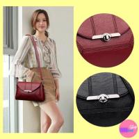 ราคา Sale80%กระเป๋าหนังสะพายข้างทรง Tote 2 สี สายสะพายหนังปรับระดับได้ (9909217073)