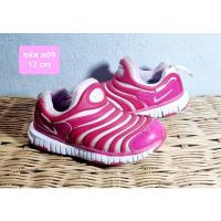 ราคา ❌️หมด❌️ Nike หนอนชมพู รองเท้าเด็กมือสอง สภาพดี รหัส ด09 17 cm (17325801969)