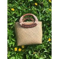 ราคา กระเป๋ากระจูด หูไม้แกะสลัก งานเส้นเล็กสวย (3454636595)