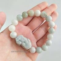 ราคา PIXIU กำไลหยกพม่าแท้โทนสีขาว ขนาด 10 มม. ประดับปี่เซียะเรียกทรัพย์ แกะสลักจากหยกพม่าแท้ by siamonlineshop (7131739747)