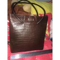 ราคา กระเป๋าถือของแท้ยี่ห้อ elle มือสอง หนังแท้สภาพสวยมากๆ (22150399267)