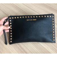 ราคา คล้องมือใบใหญ่ Michael Kors มือสอง ของแท้% สภาพดี หนัง Saffiano สีดำ หมุดรอบ (23629211277)