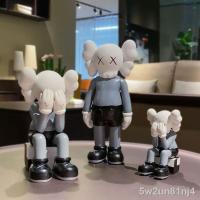 ราคา รับประกันคุณภาพราคาไม่แพง❍❉♞การ์ตูนน้ำเล่นรุนแรงหมีเครื่องประดับ kaws Sesame Street ตุ๊กตาห้องนั่งเล่นตู้วางทีวีเดสก์ท็อ (16793092349)