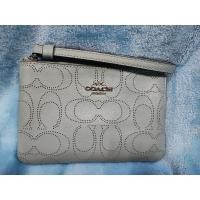 ราคา กระเป๋าคล้องมือ coach 1 ซิป S สีฟ้า (11299422207)