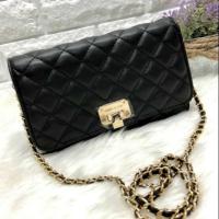 ราคา Charles & Keith Flap Clutch Bag (Outlet) กระเป๋าแบรนด์เนม (1069940013)