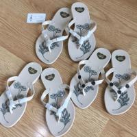 ราคา New!!! รองเท้าแตะหูหนีบเด็กสีครีม Jelly bunny (2064918542)