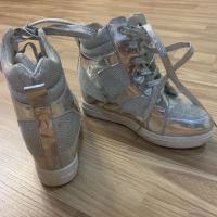 ราคา รองเท้าผ้าใบแฟชั่นเกาหลี เสริมส้น (มือ2) ของแม่ค้าค่ะ (15582967429)