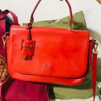 ราคา J.ESTINA กระเป๋าถือ J.ESTINA มือสอง สีแดงส้ม สภาพดี แบรนด์เกาหลี น่ารักคะ (สายแทน) (1479668900)