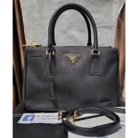 ราคา Prada saffiano​ สีดำ ปี 2013 Size 30 ของแท้ (16521400918)