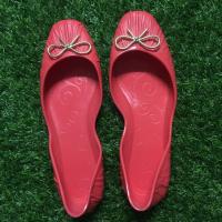 ราคา รองเท้าสีแดง ติดโบว์ มีกลิ่นหอม มือ2 สภาพดี ป้ายJelly bunny (2153331438)
