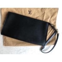 ราคา Louis Vuitton Epi Wristlet Wallet มือสอง (3853491265)