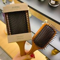 ราคา พร้อมส่งจากไทยAveda Brush แปรงหวีไม้แท้ นวดดูแลรากผมเส้นผมหนังศรีษะ หวีไดร์ ด้ามไม้ มีกล่อง (14105418535)