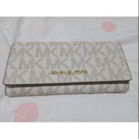 ราคา กระเป๋าสตางค์ มือสอง michael kors แท้ (2732928638)